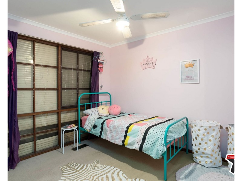 6 Farrar Way, Wandin North VIC 3139