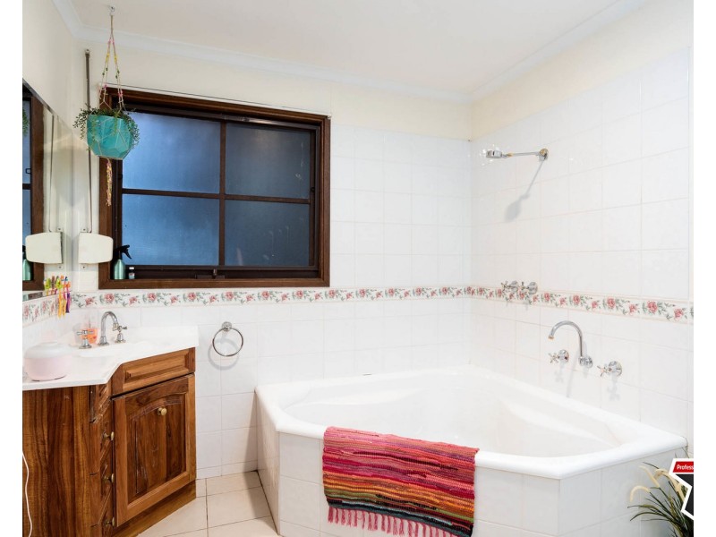 6 Farrar Way, Wandin North VIC 3139