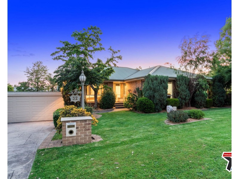 32 Autumn Grove, Mooroolbark VIC 3138