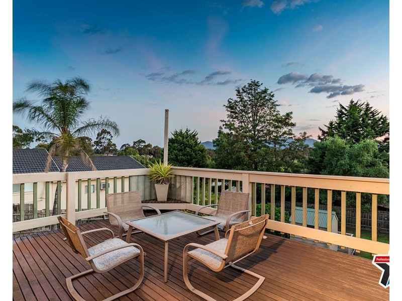 32 Autumn Grove, Mooroolbark VIC 3138