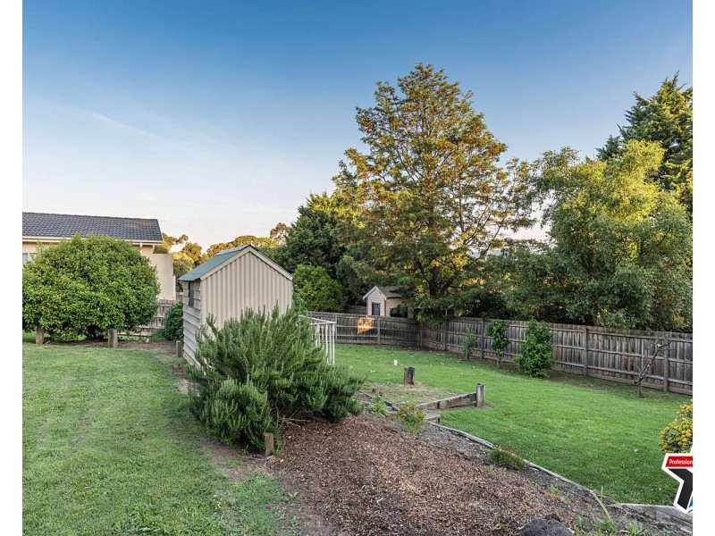 32 Autumn Grove, Mooroolbark VIC 3138