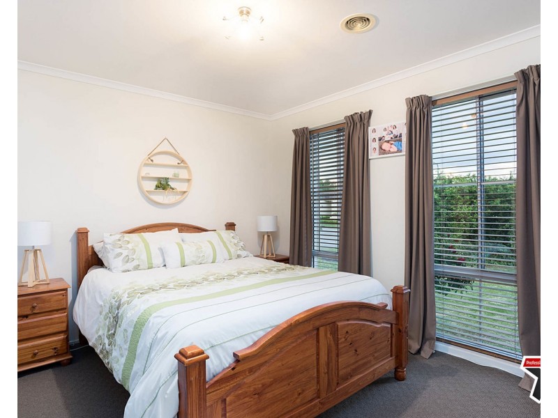 8 Nimblefoot Way, Lilydale VIC 3140