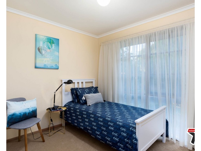 1 Tallarook Court, Croydon Hills VIC 3136