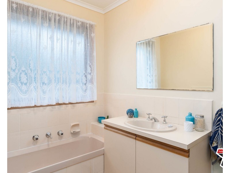 1 Tallarook Court, Croydon Hills VIC 3136