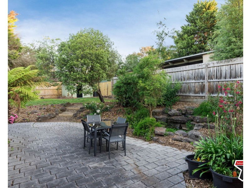 1 Tallarook Court, Croydon Hills VIC 3136