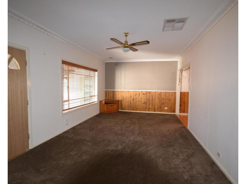 19 Shelley Avenue, Kilsyth VIC 3137