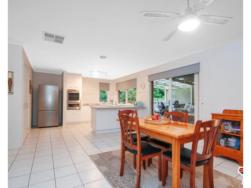 8 Lakeview Drive, Lilydale VIC 3140