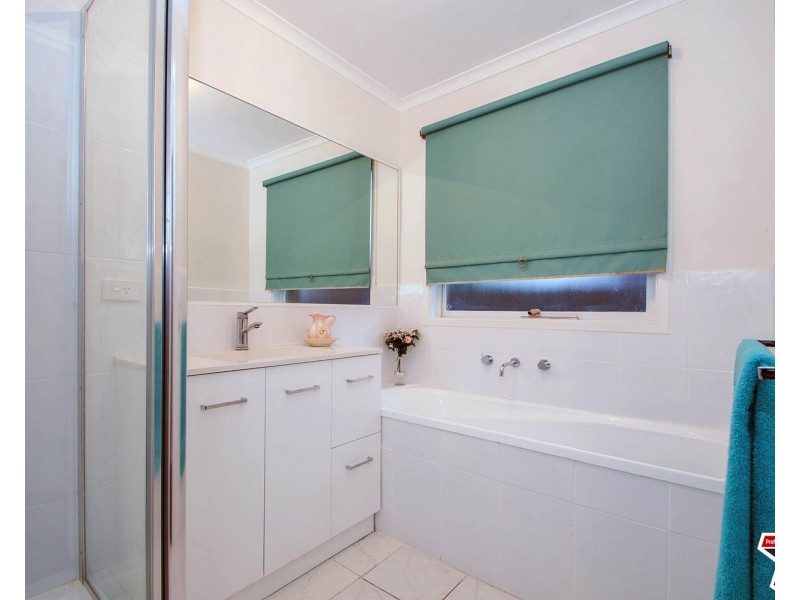 8 Lakeview Drive, Lilydale VIC 3140