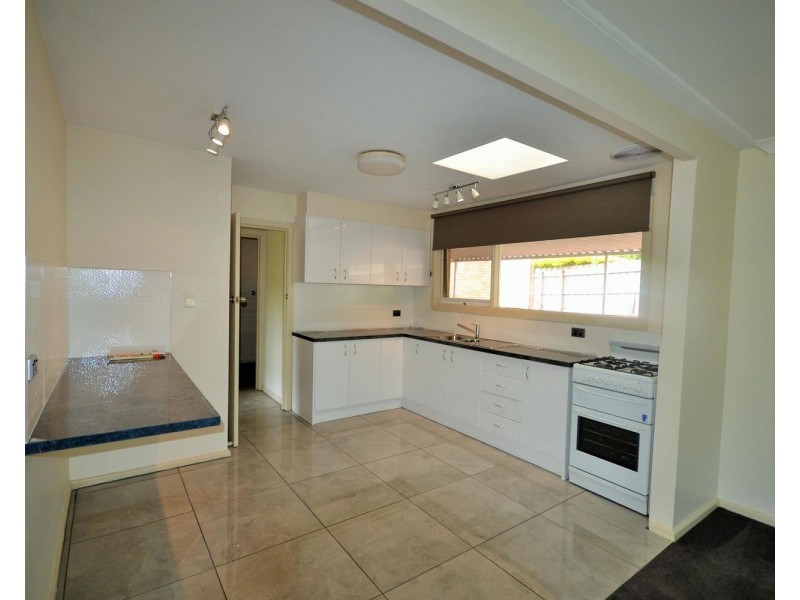 13 Swinburne Avenue, Mooroolbark VIC 3138