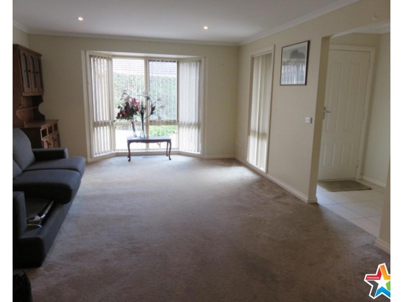 2/73 Cardigan Road, Mooroolbark VIC 3138