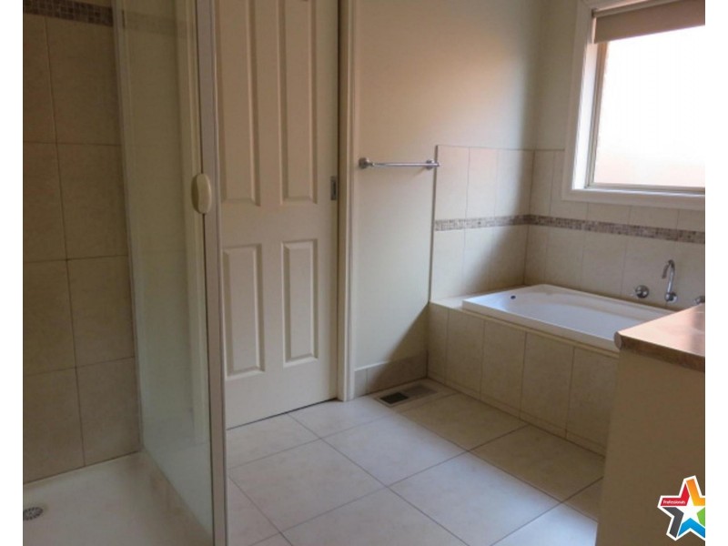 2/73 Cardigan Road, Mooroolbark VIC 3138