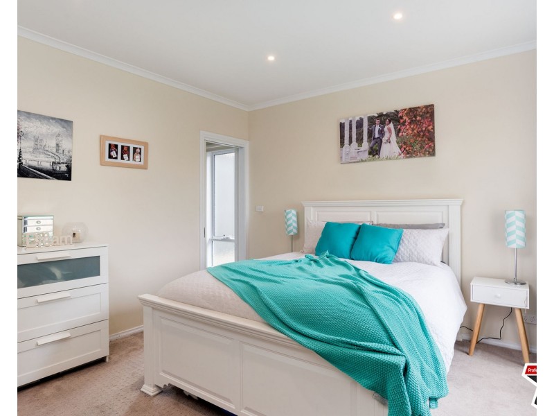 5a Wyuna Walk, Mooroolbark VIC 3138