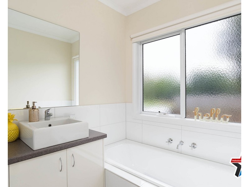 5a Wyuna Walk, Mooroolbark VIC 3138