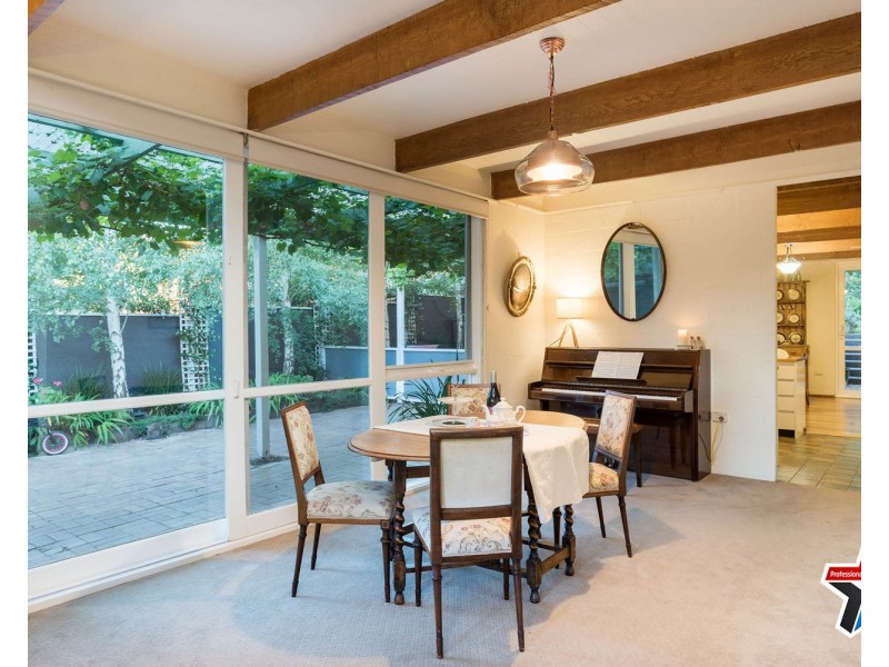 2 Erang Court, Mooroolbark VIC 3138