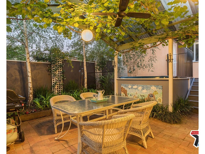 2 Erang Court, Mooroolbark VIC 3138