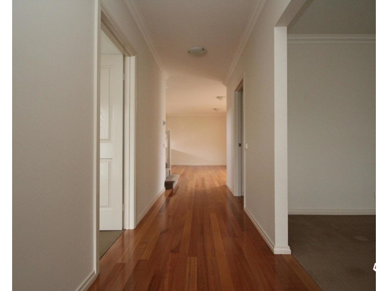 1/13 Railway Crescent, Croydon VIC 3136