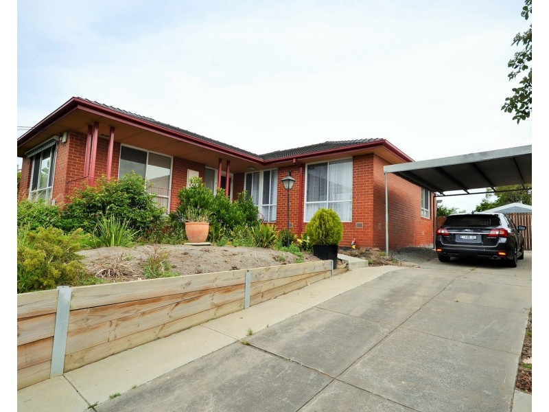 18 Sweetland Road, Mooroolbark VIC 3138