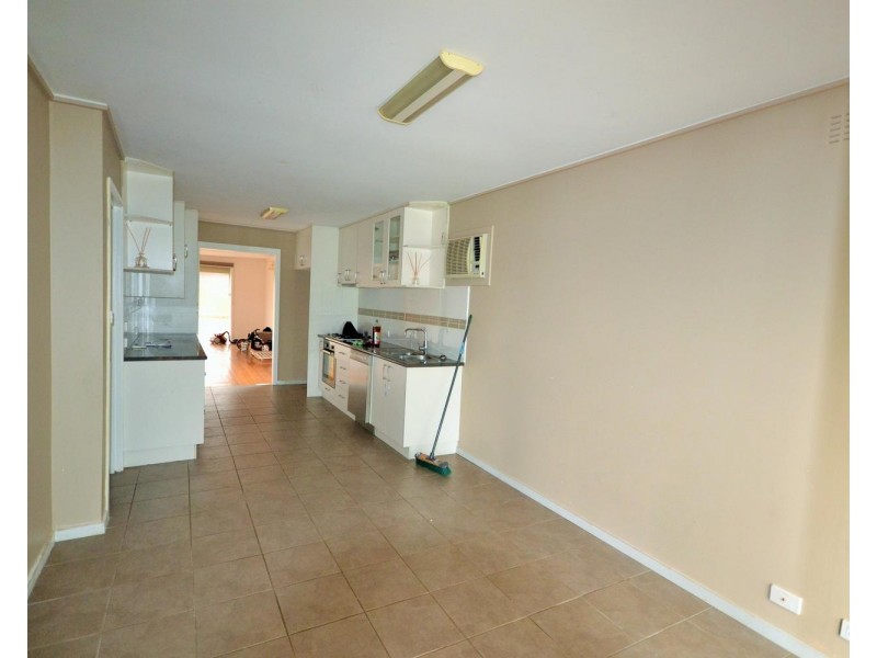 18 Sweetland Road, Mooroolbark VIC 3138