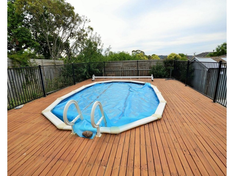 18 Sweetland Road, Mooroolbark VIC 3138