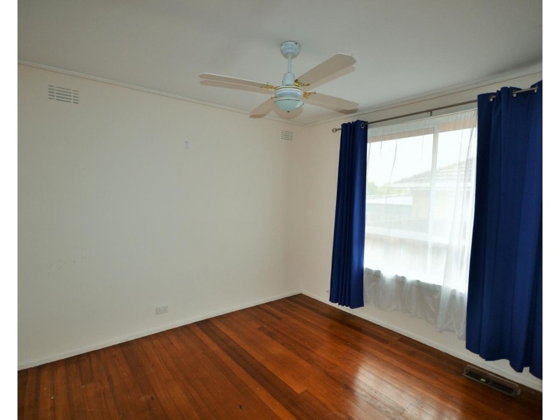 18 Sweetland Road, Mooroolbark VIC 3138