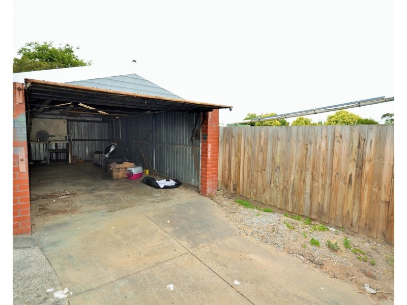 18 Sweetland Road, Mooroolbark VIC 3138