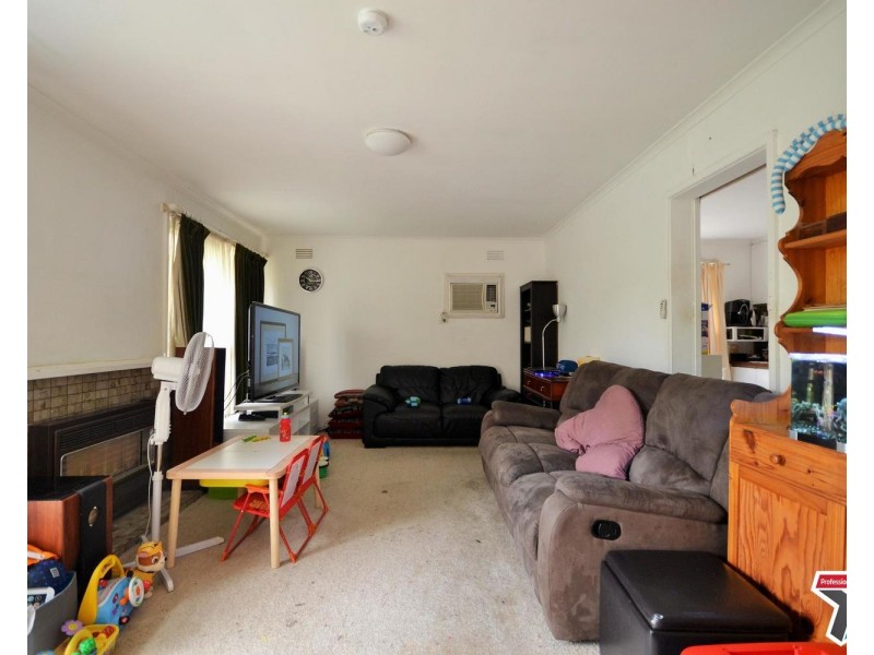 9 Neville Street, Mooroolbark VIC 3138