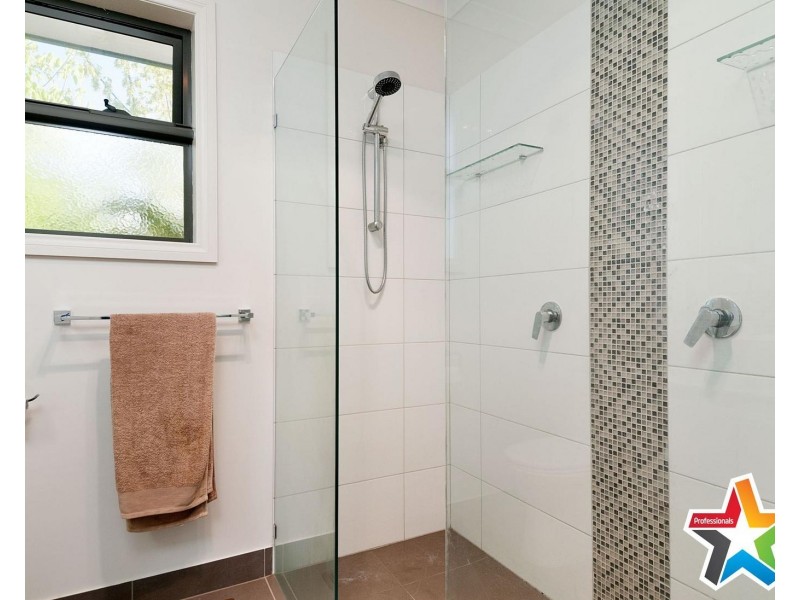 56a Longfellow Avenue, Mooroolbark VIC 3138