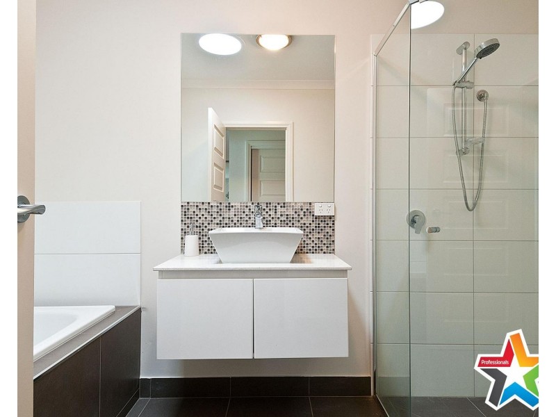 56a Longfellow Avenue, Mooroolbark VIC 3138