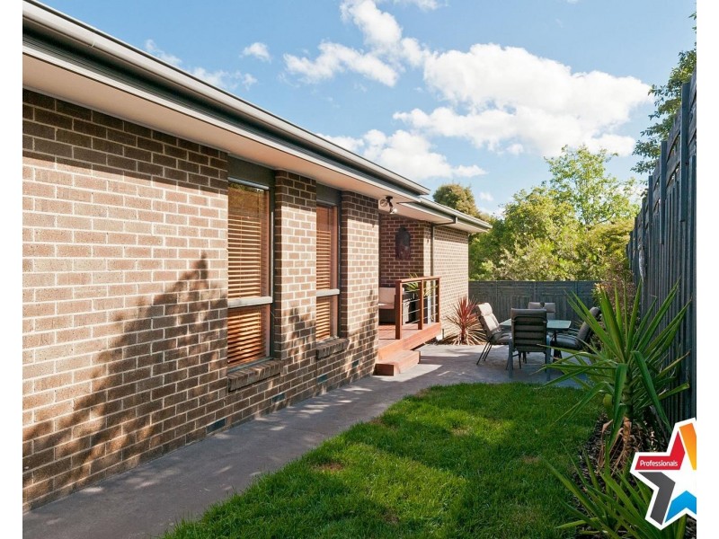 56a Longfellow Avenue, Mooroolbark VIC 3138