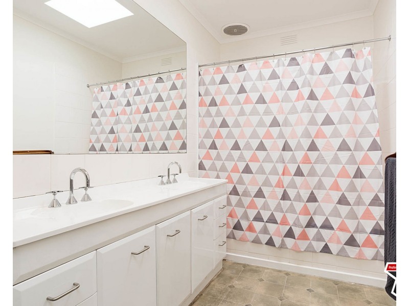 4 Tennyson Avenue, Kilsyth VIC 3137