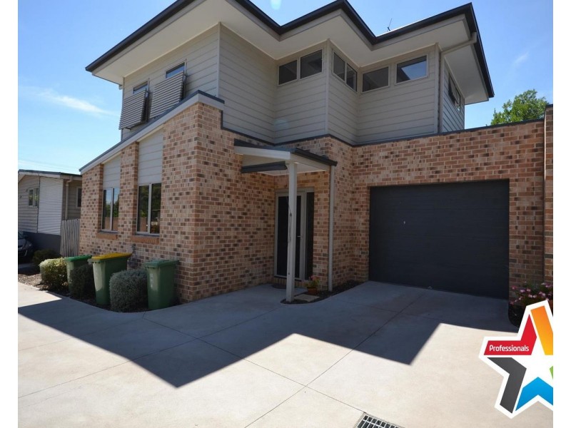 2/4 Carole Avenue, Chirnside Park VIC 3116