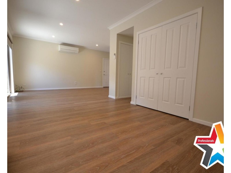 2/4 Carole Avenue, Chirnside Park VIC 3116