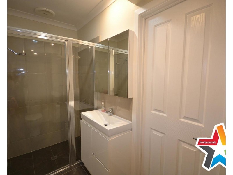 2/4 Carole Avenue, Chirnside Park VIC 3116