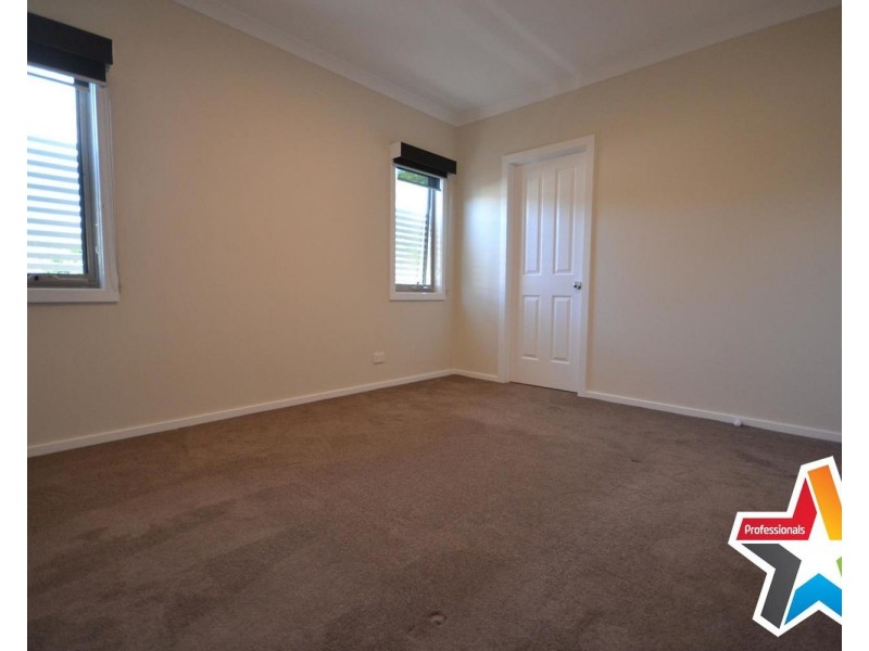 2/4 Carole Avenue, Chirnside Park VIC 3116