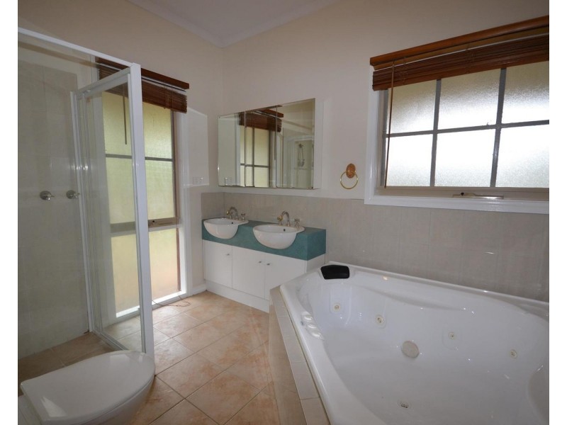 20 Masefield Avenue, Mooroolbark VIC 3138