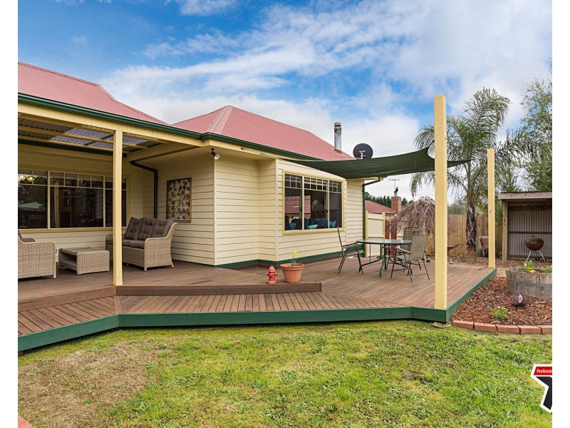 23 Prospect Road, Wandin North VIC 3139