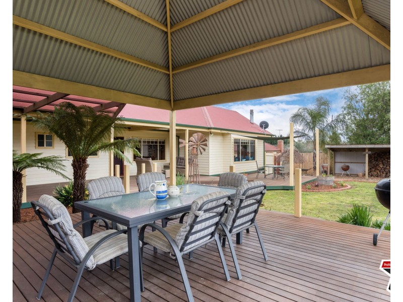 23 Prospect Road, Wandin North VIC 3139