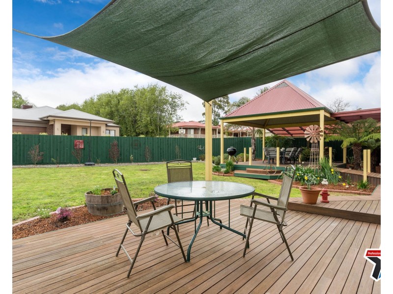 23 Prospect Road, Wandin North VIC 3139