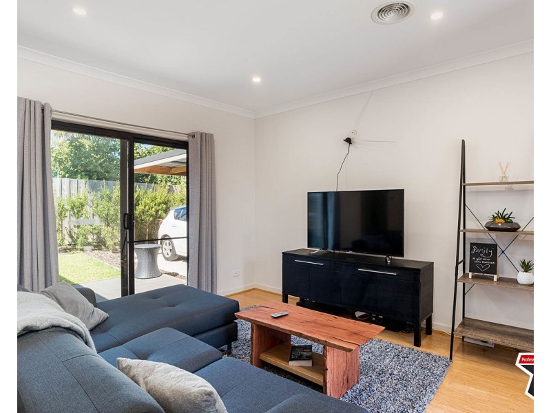 2/9 Blackburn Road, Mooroolbark VIC 3138