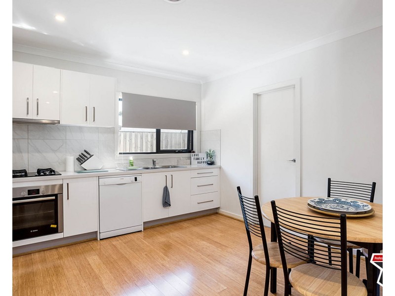 2/9 Blackburn Road, Mooroolbark VIC 3138