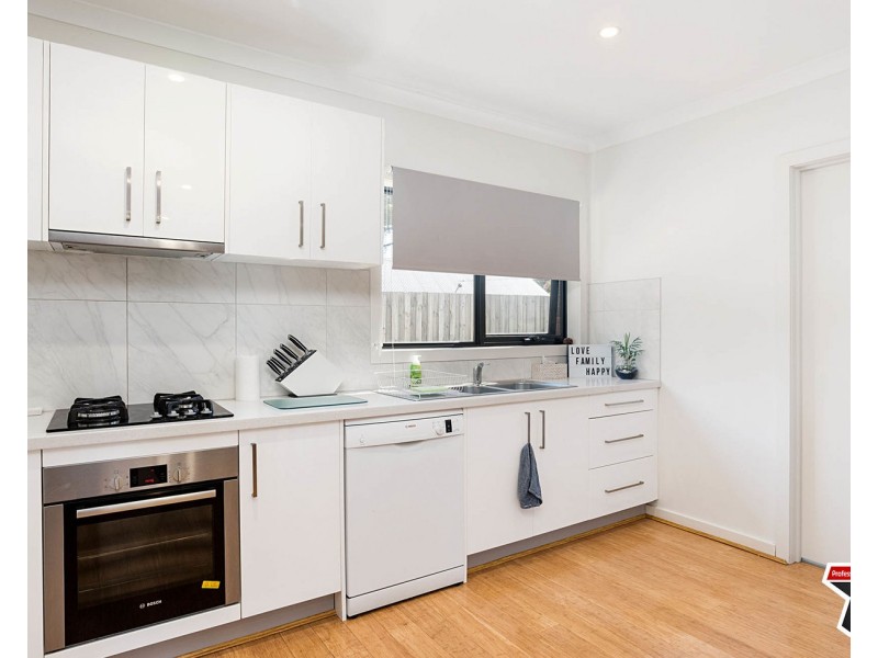 2/9 Blackburn Road, Mooroolbark VIC 3138