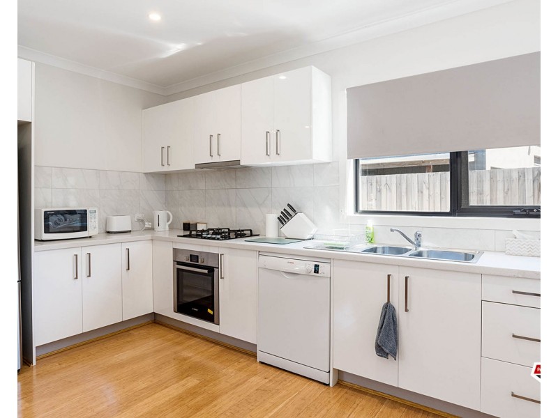 2/9 Blackburn Road, Mooroolbark VIC 3138