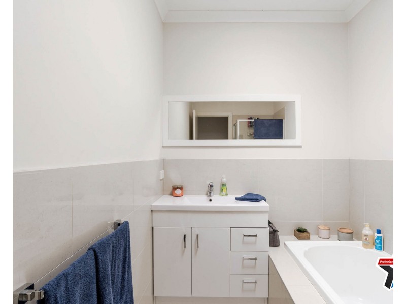 2/9 Blackburn Road, Mooroolbark VIC 3138