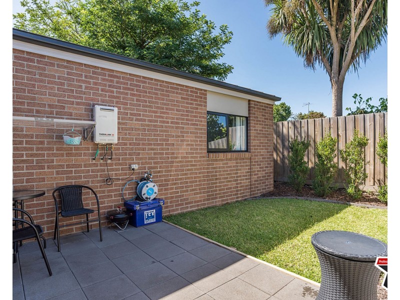 2/9 Blackburn Road, Mooroolbark VIC 3138