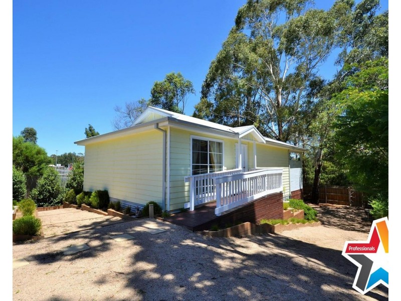 2/41 Esther Crescent, Mooroolbark VIC 3138