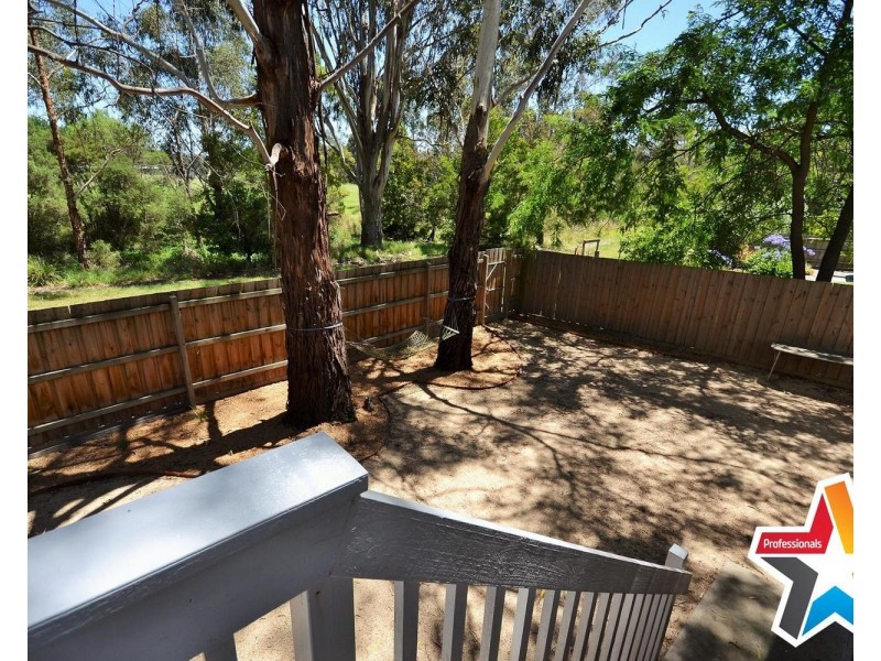 2/41 Esther Crescent, Mooroolbark VIC 3138