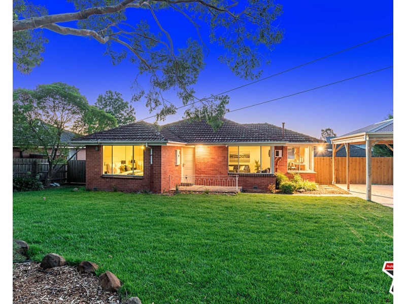 13 Saxon Drive, Mooroolbark VIC 3138