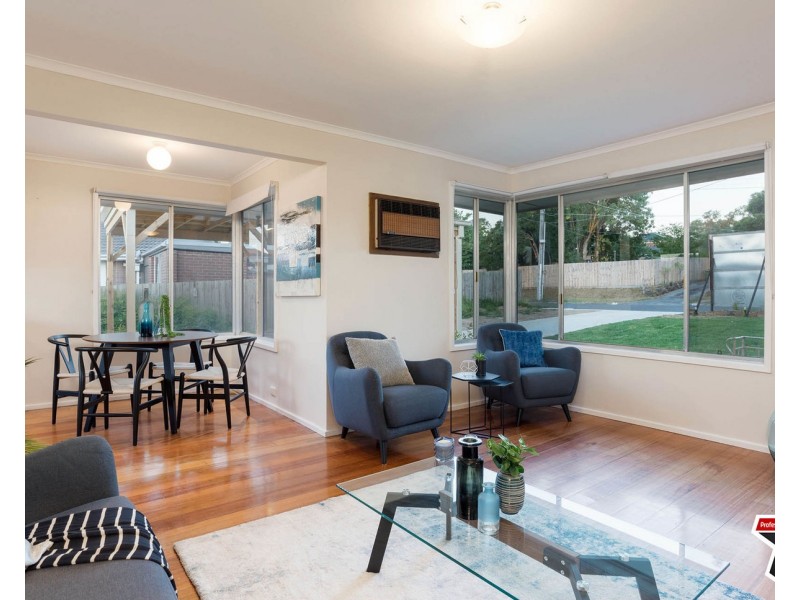 13 Saxon Drive, Mooroolbark VIC 3138