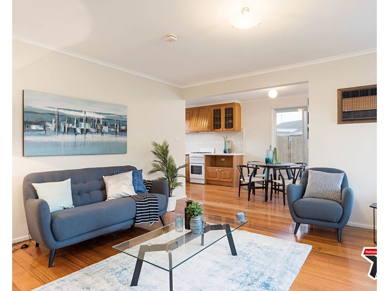 13 Saxon Drive, Mooroolbark VIC 3138