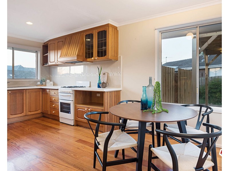 13 Saxon Drive, Mooroolbark VIC 3138